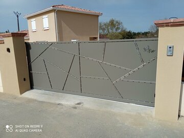 À la recherche d'une solution de portail en métal sur mesure à Balma ?